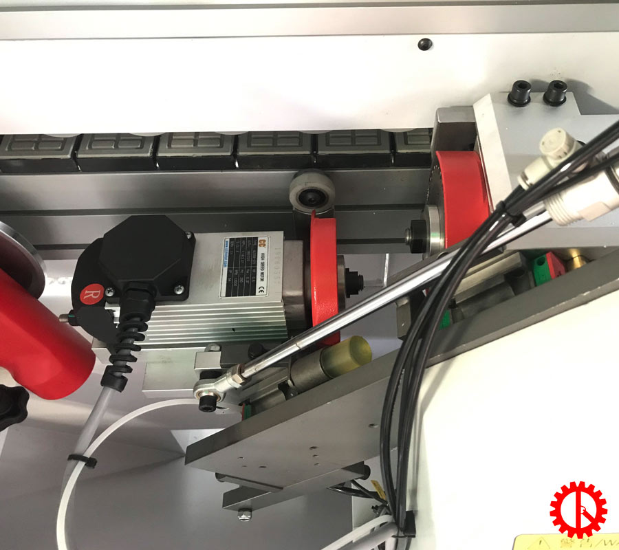 Cắt đầu đuôi máy dán cạnh nghiêng tự động 7 chức năng SMLM-450DT | Quốc Duy