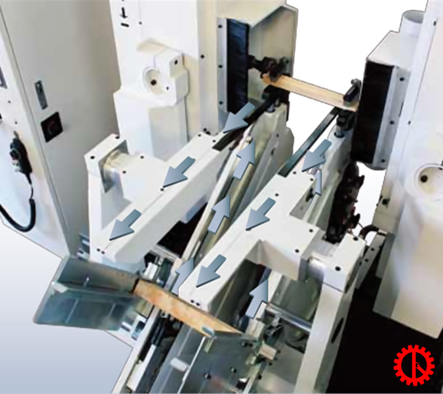 Tay quay nạp phôi