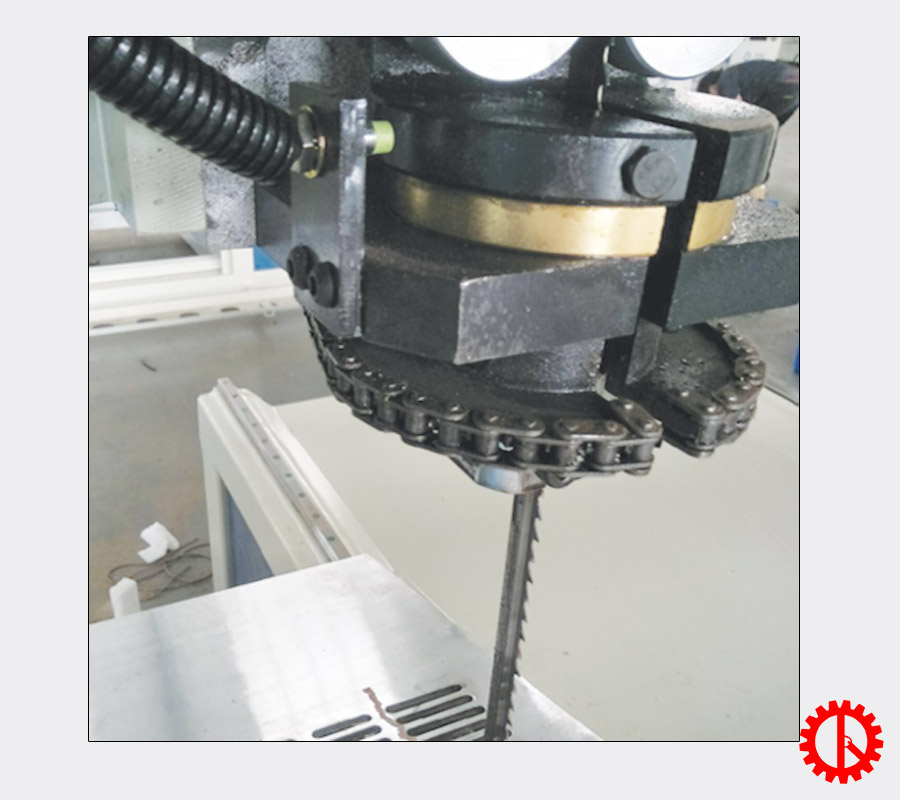 Góc nghiêng lưỡi cưa máy cưa lọng lập trình cắt Autocard SDJ-2000 | Quốc Duy