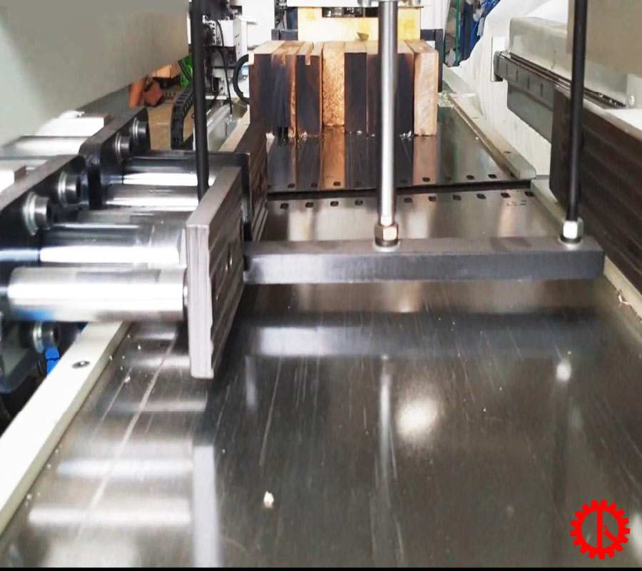 Bộ giữ phôi máy bào thẩm tự động trục dao xoắn SM-MB504A | Quốc Duy