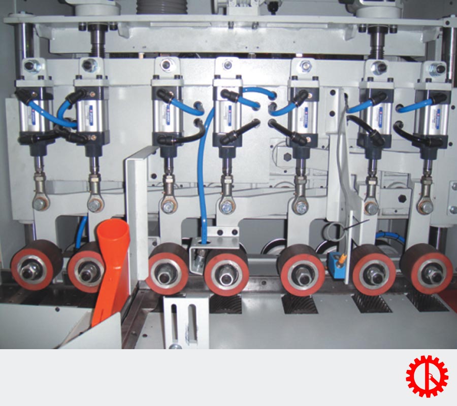 Con lăn cấp phôi máy cưa cắt đoạn chính xác CFS 200A | Quốc Duy