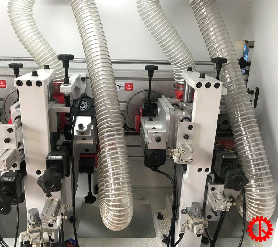 Bộ phận xén trên dưới máy dán cạnh ván keo PUR chống thấm 3 nồi keo SM-480 PUR | Quốc Duy