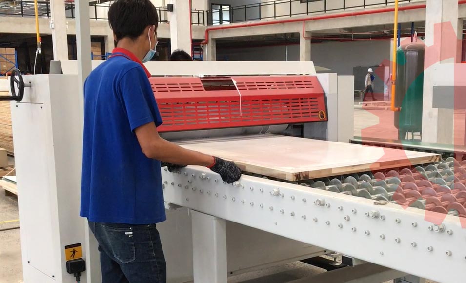 máy lăn keo cánh cửa gỗ công nghiệp | quốc duy