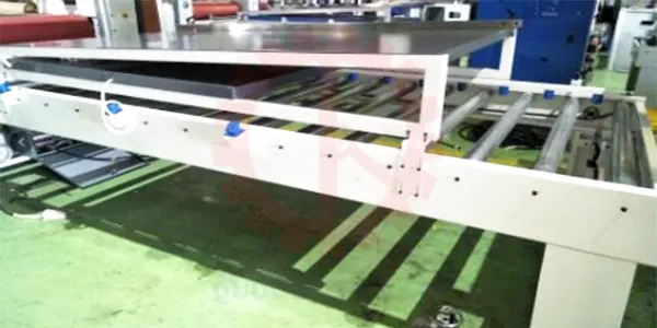 ban nap vat lieu chuyen phu pvc