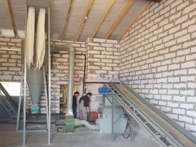 Băng tải chuyền dăm gỗ chuyền máy làm pallet đúc