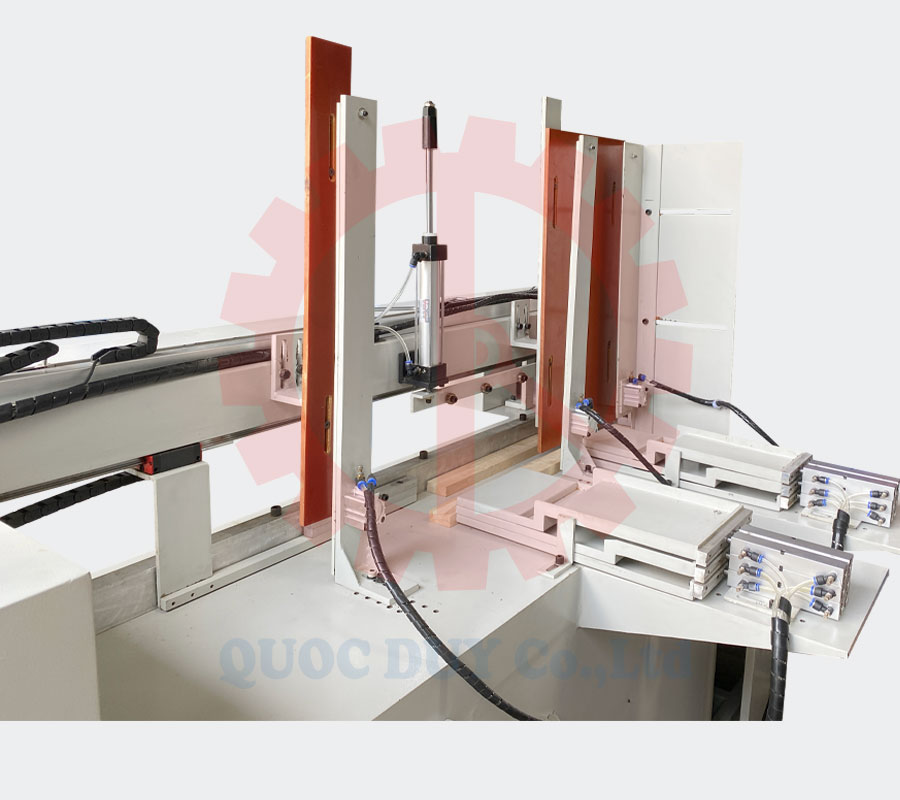 Cấp phôi Lưỡi cưa 1 Lưỡi cưa Cấp dầu Máy cắt bọ eke tam giác 45 độ tự động – TRIAN 90