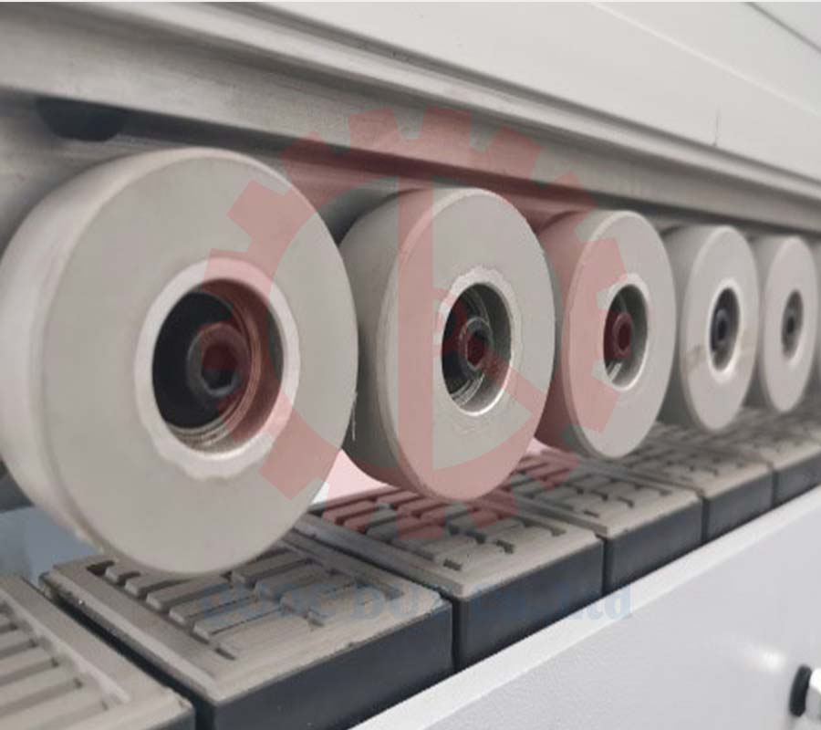 Con lăn đưa phôi máy dán cạnh thẳng nghiêng option keo pur | Quốc Duy