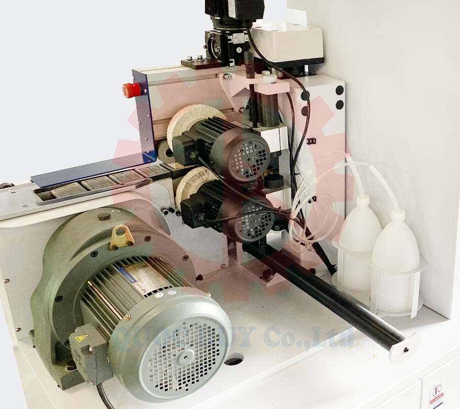 Cụm phun dung dịch vệ sinh ván – đánh bóng | Quốc Duy