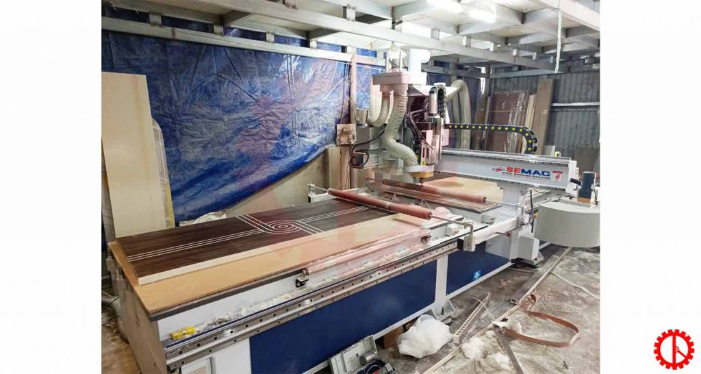 Hình thực tế máy CNC router 2 bàn kết hợp cụm lưỡi cưa