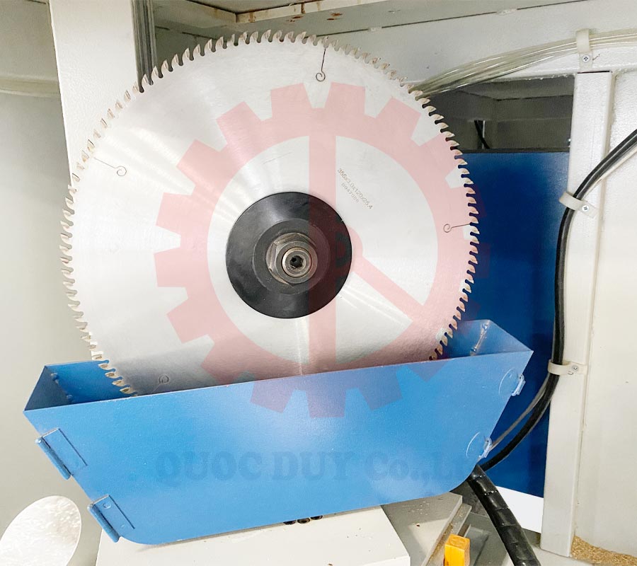 Lưỡi cưa Cấp dầu Máy cắt bọ eke tam giác 45 độ tự động – TRIAN 90