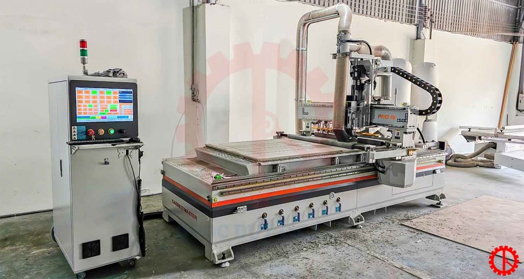 Hình thực tế máy CNC 1 đầu thay dao tự động | Quốc Duy