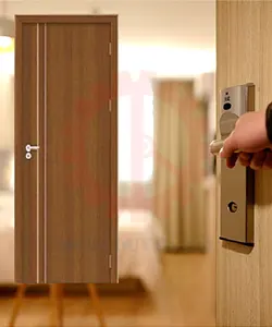 san xuat cua go nhua composite