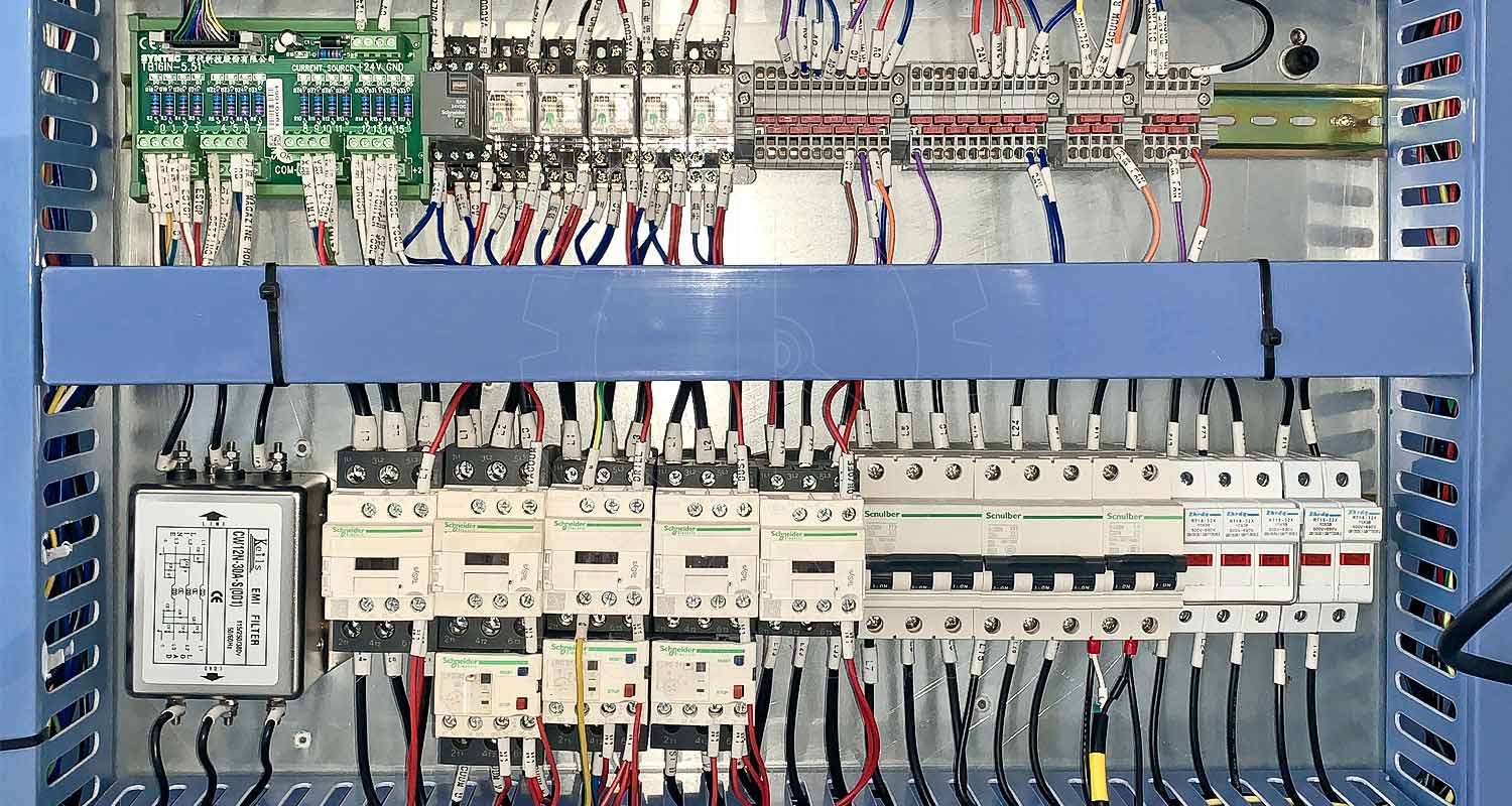 thiết bị điện Schneider máy cnc cắt gỗ công nghiệp | Quốc Duy